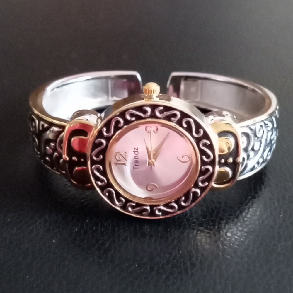 FASHION WATCH - Picture 3 of 6
